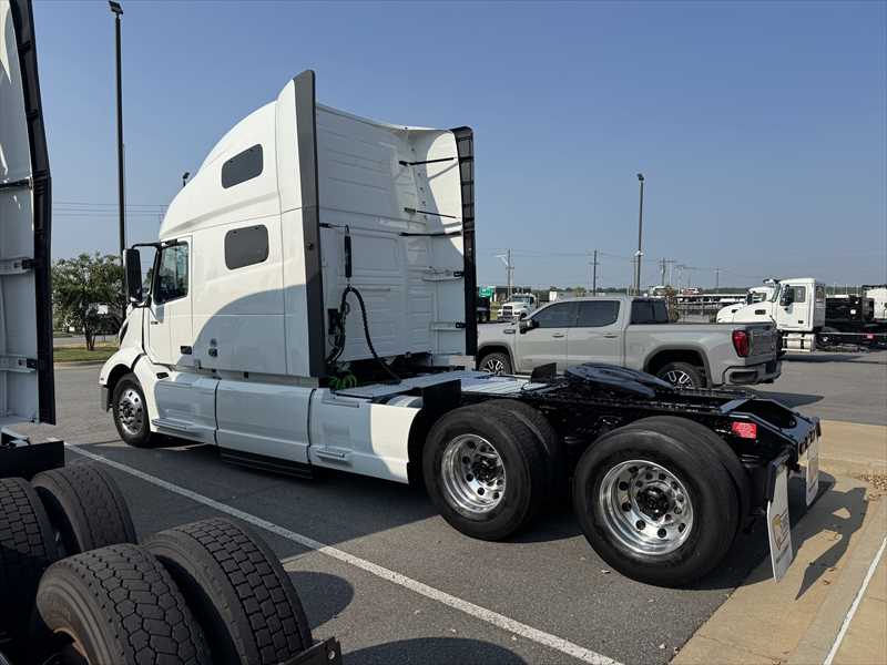 2024 Volvo  VNL64T760