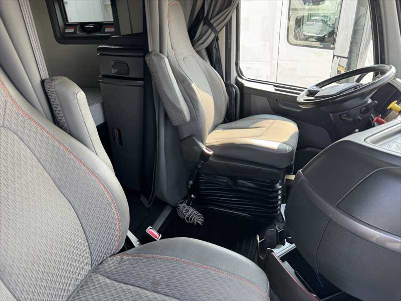 2024 Volvo  VNL64T760