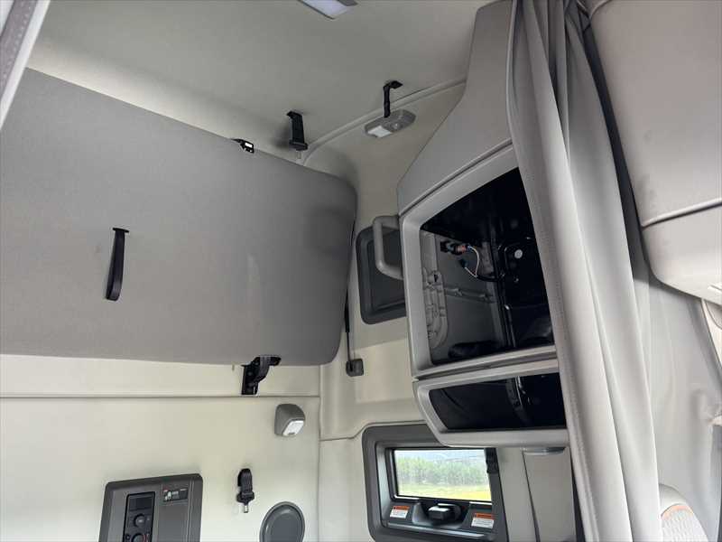 2024 Volvo  VNL64T760