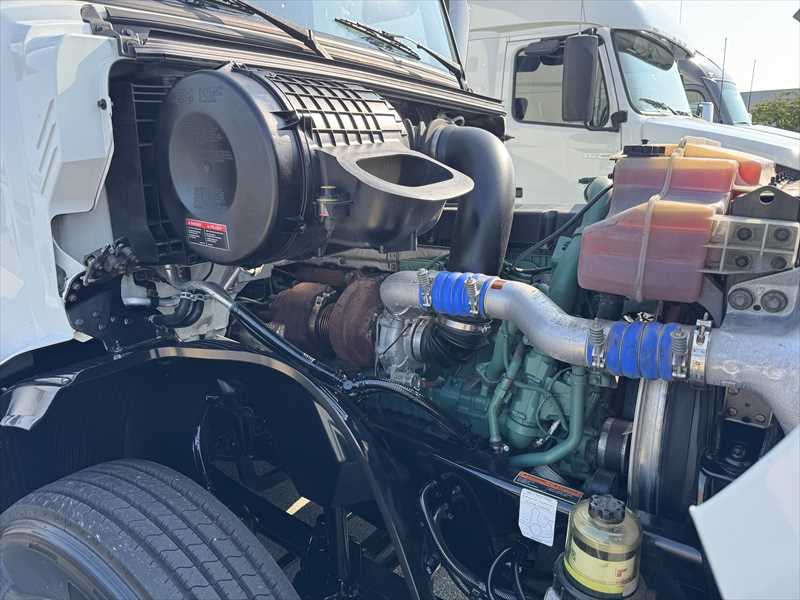 2024 Volvo  VNL64T760