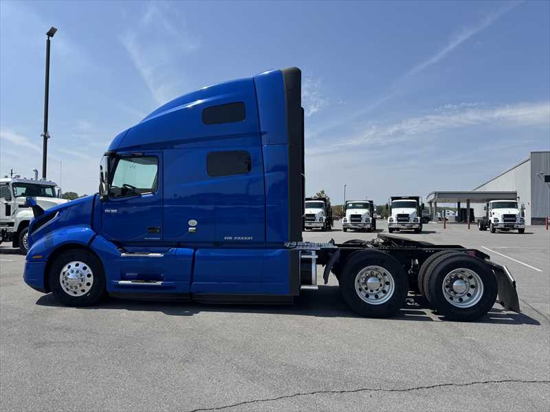 2020 Volvo VNL 760 in Little Rock, AR — photo 2