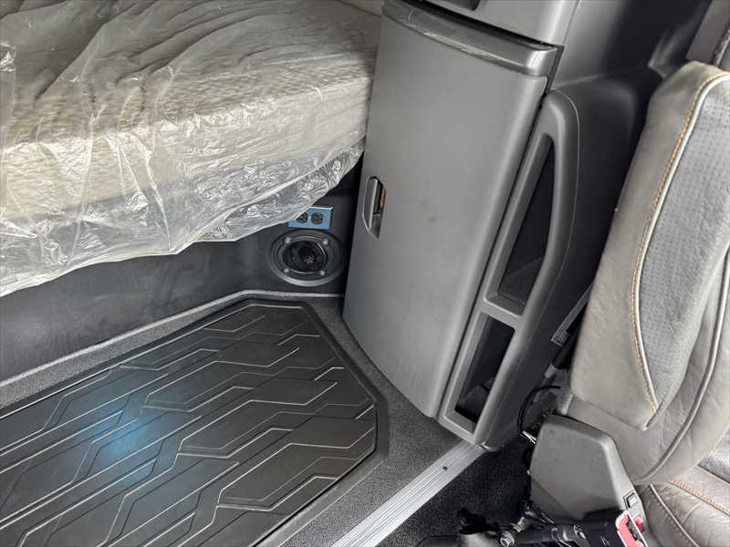 2020 Volvo VNL 760 in Little Rock, AR — photo 8