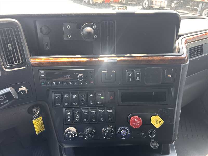 2021 International  LT625