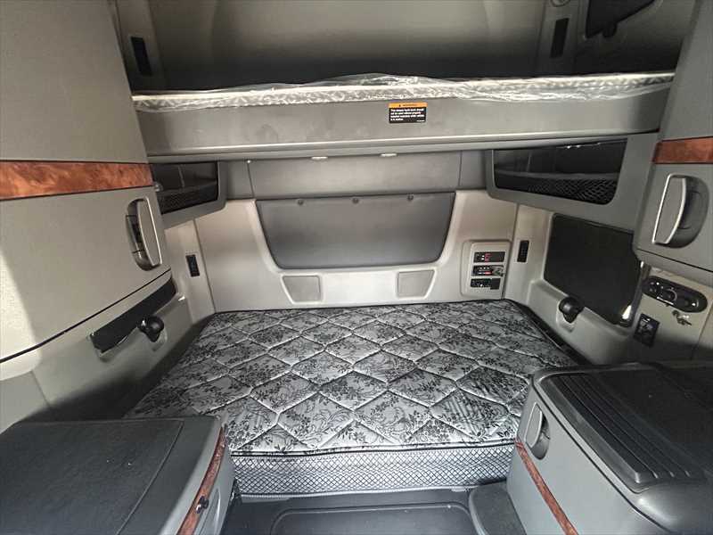 2021 International  LT625