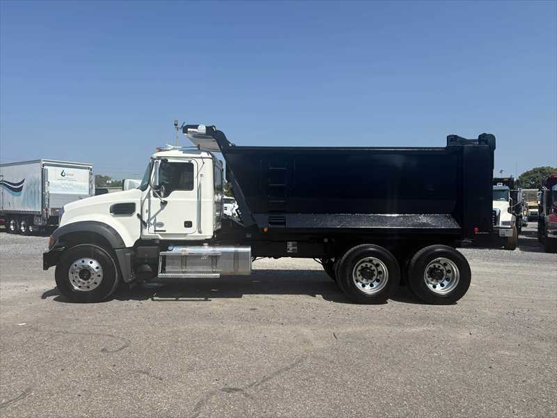 2025 Mack  GR64F