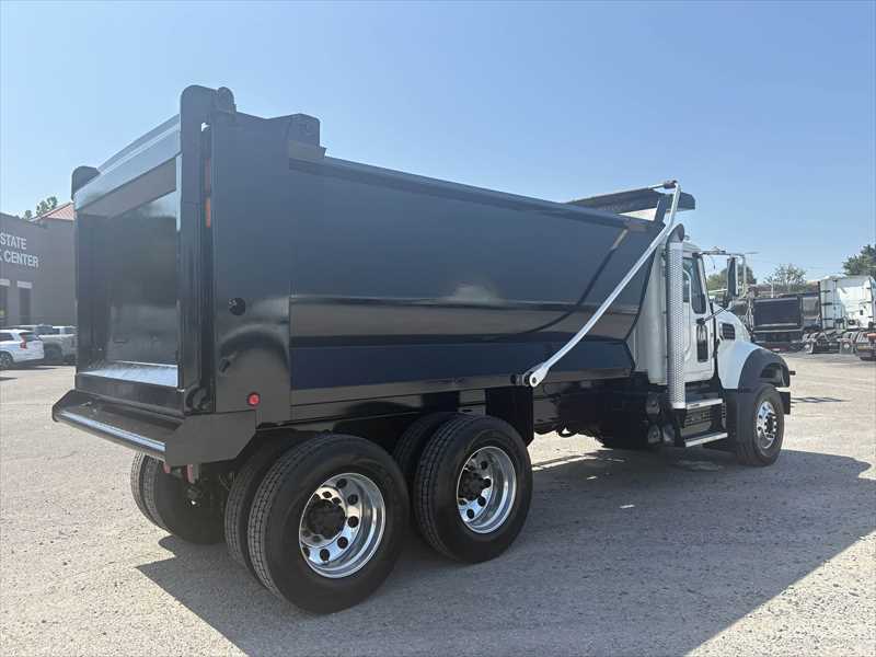 2025 Mack  GR64F