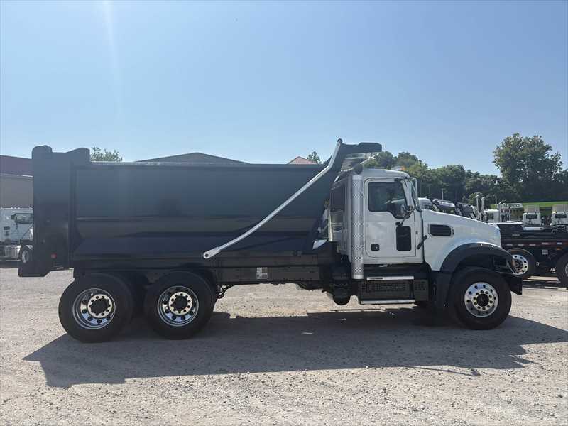 2025 Mack  GR64F