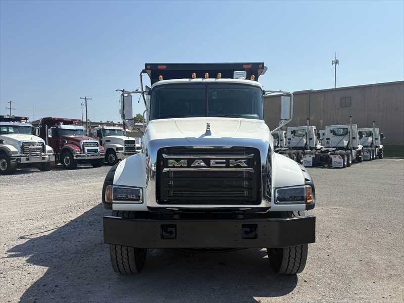 2025 Mack  GR64F