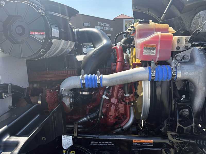 2025 Mack  GR64F