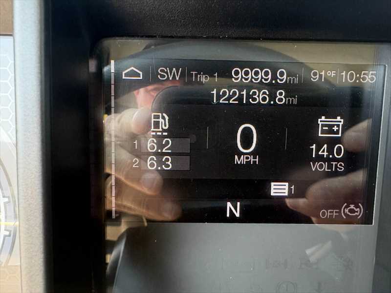 2025 Mack  GR64F