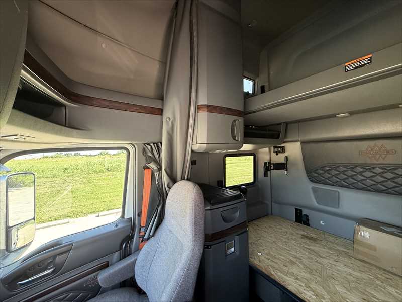 2024 International  LT625