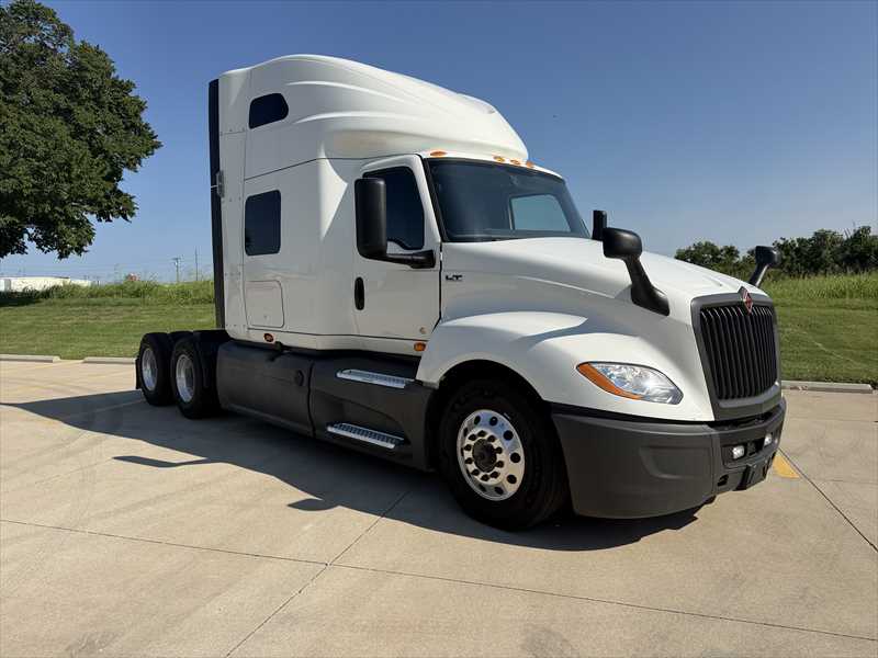 2021 International LT in Springfield, MO — photo 7