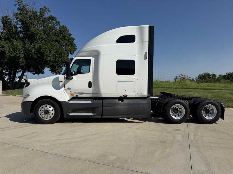 2021 International LT in Springfield, MO — photo 2