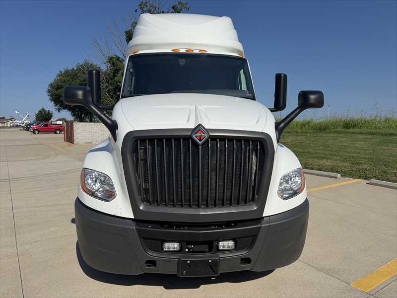 2021 International LT in Springfield, MO — photo 8