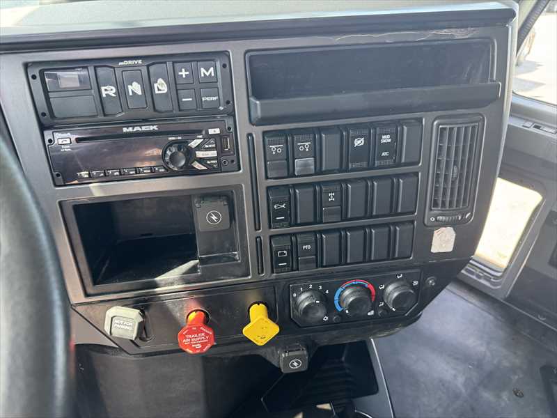 2020 Mack Granite in Little Rock, AR — photo 8