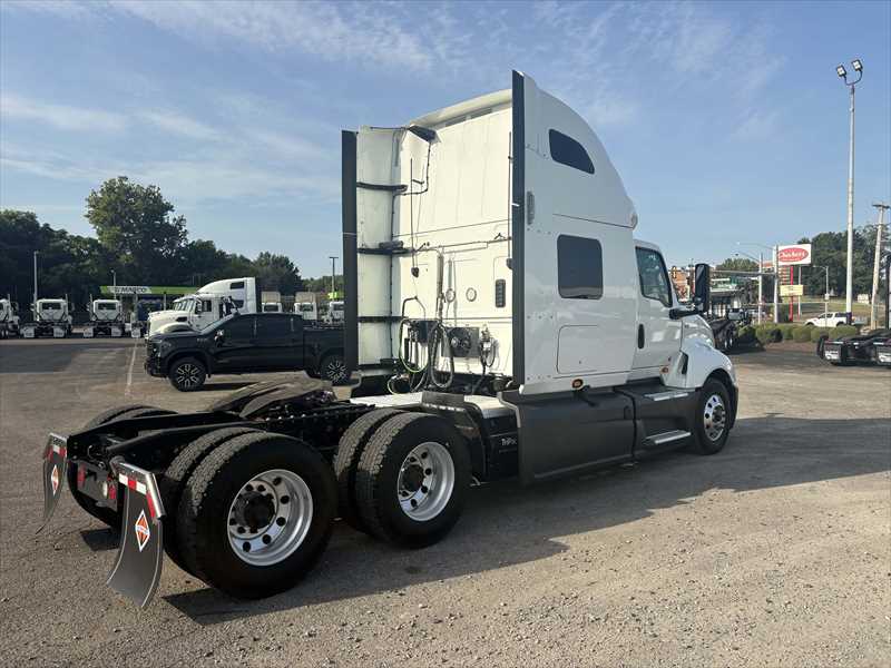 2021 International  LT625