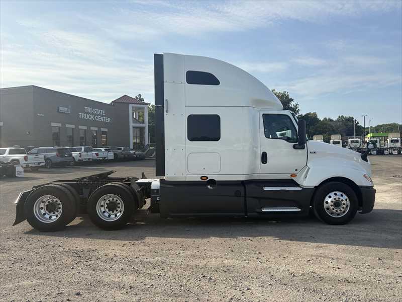 2021 International  LT625