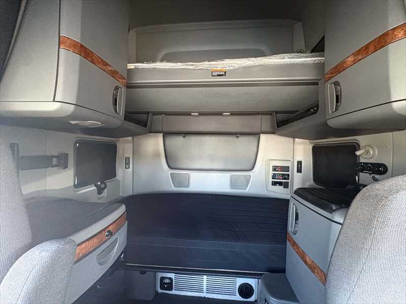 2021 International  LT625