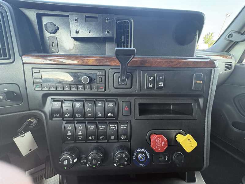 2021 International  LT625