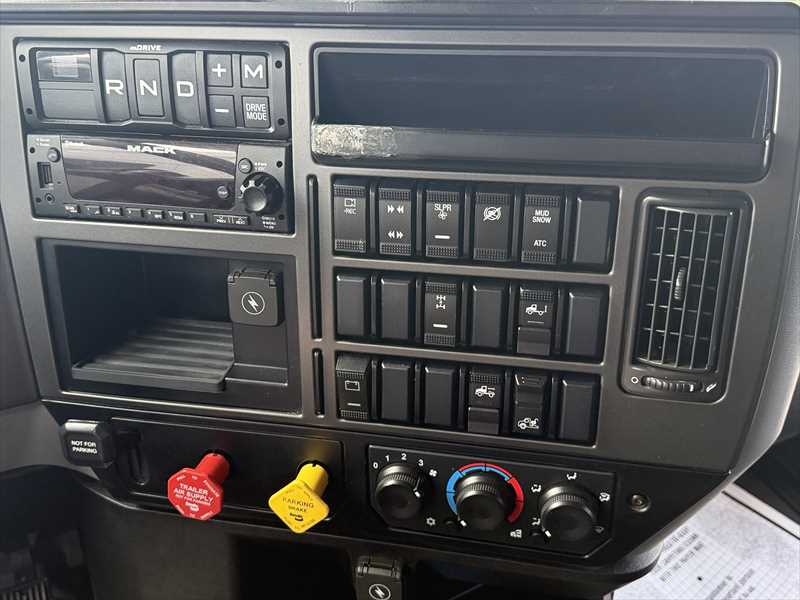 2024 Mack  AN64T
