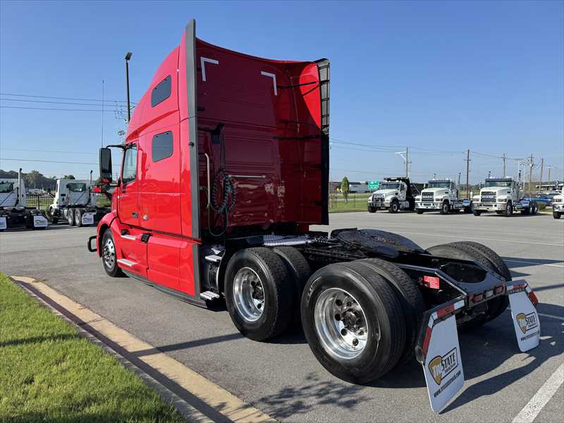 2021 Volvo  VNL64T760