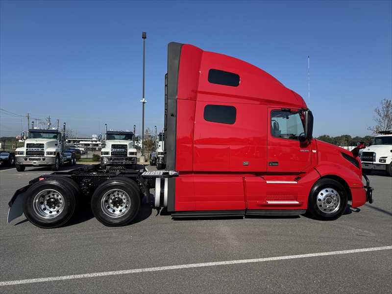 2021 Volvo  VNL64T760