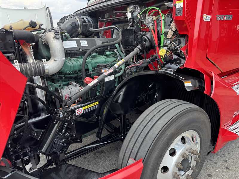 2021 Volvo  VNL64T760