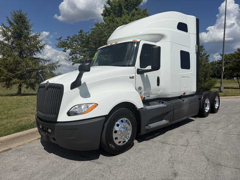 2021 International  LT625