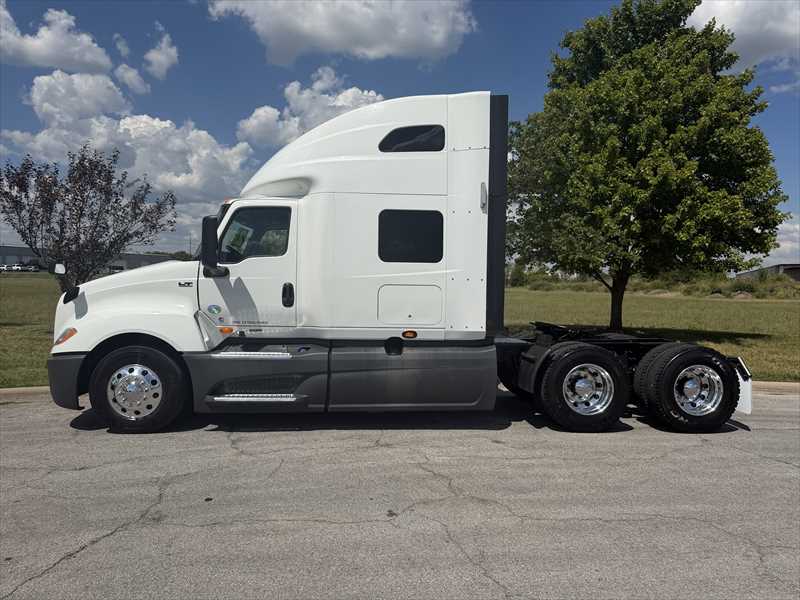 2021 International LT in Springfield, MO — photo 2