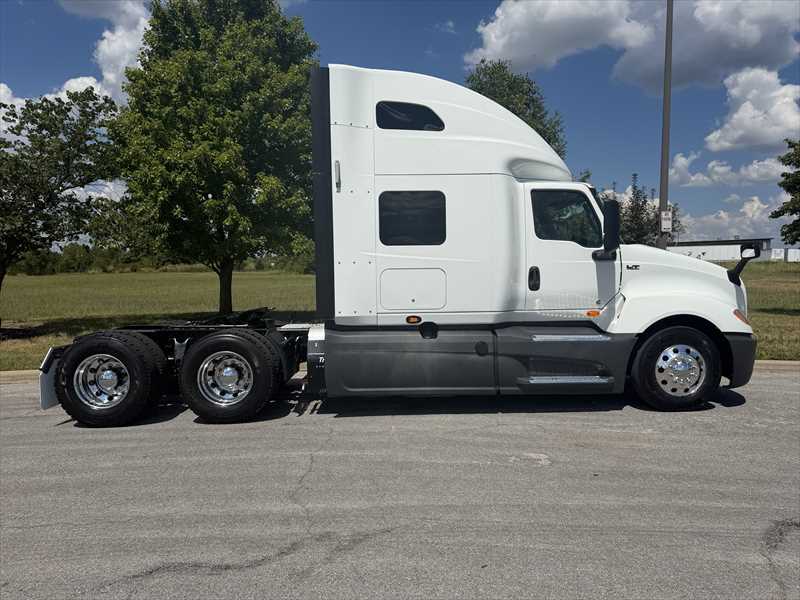 2021 International LT in Springfield, MO — photo 7