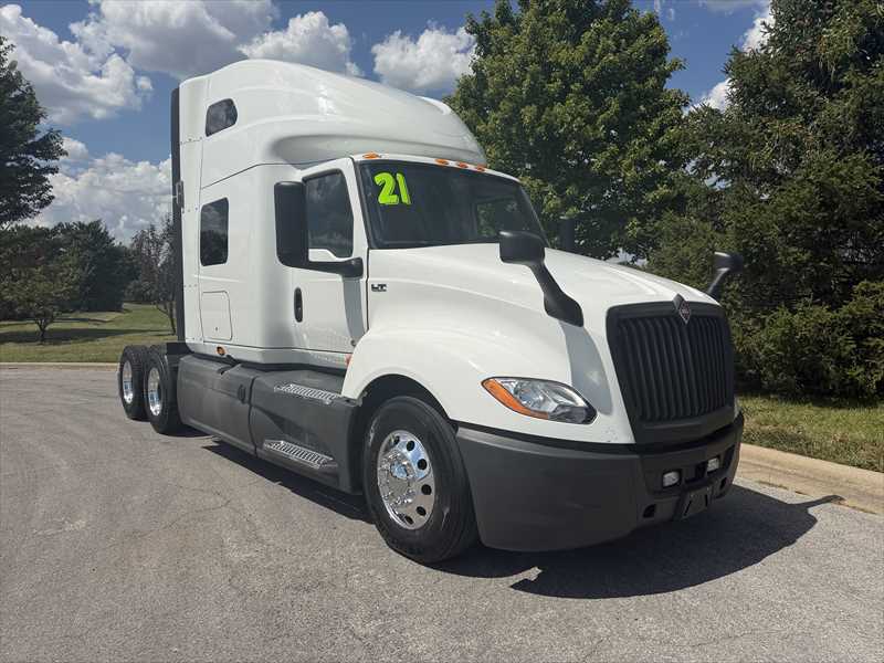 2021 International LT in Springfield, MO — photo 8