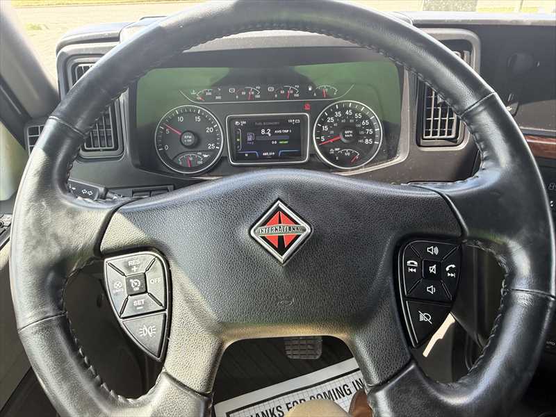 2021 International  LT625