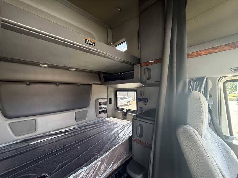 2021 International  LT625