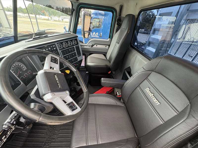 2025 Mack  PI64T