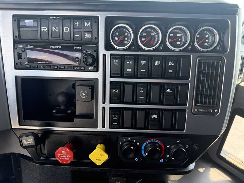 2023 Mack  AN64T