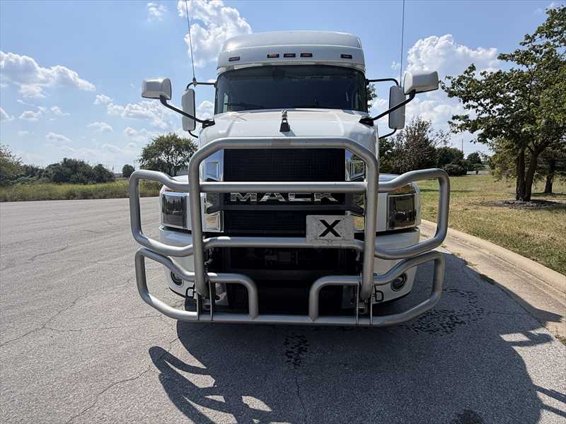 2023 Mack Anthem in Springfield, MO — photo 8