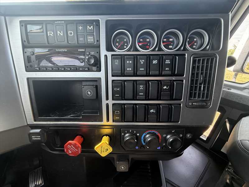 2023 Mack  AN64T