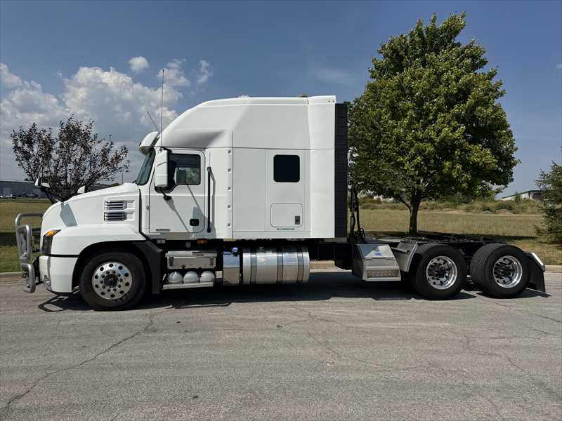 2023 Mack Anthem in Springfield, MO — photo 2