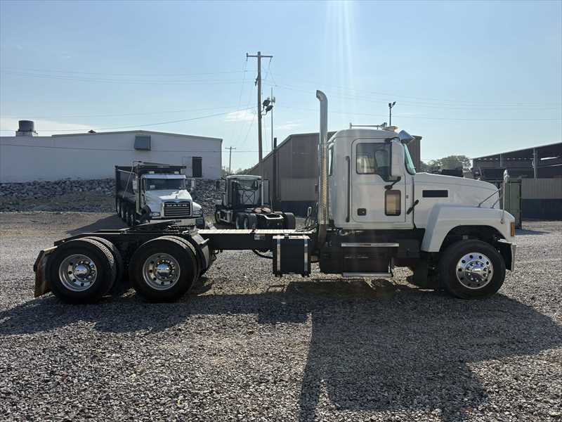 2024 Mack Pinnacle in Memphis, TN — photo 6