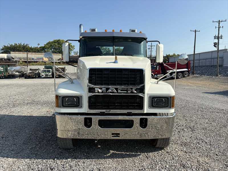2024 Mack Pinnacle in Memphis, TN — photo 8
