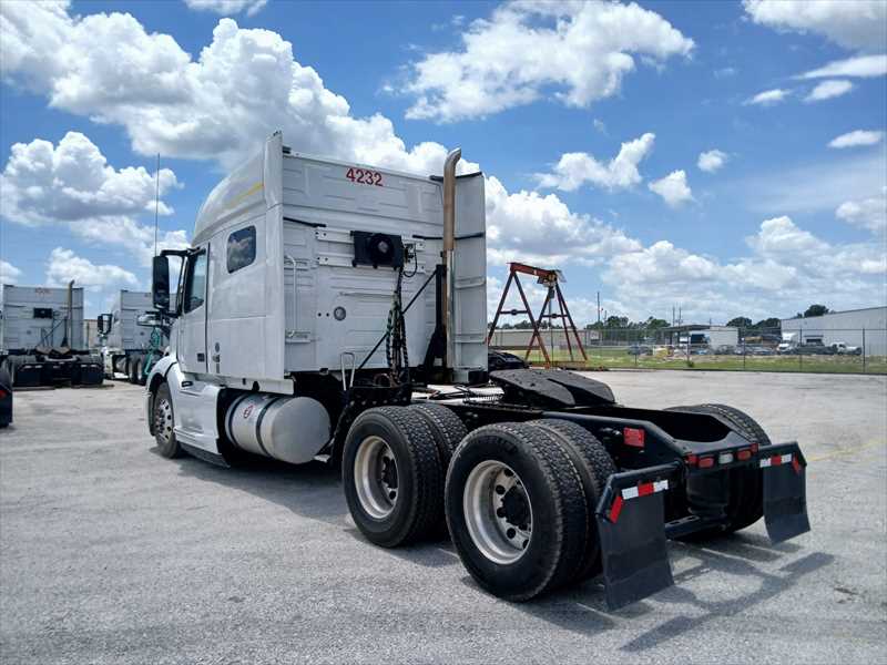 2021 Volvo in Springfield, MO — photo 3
