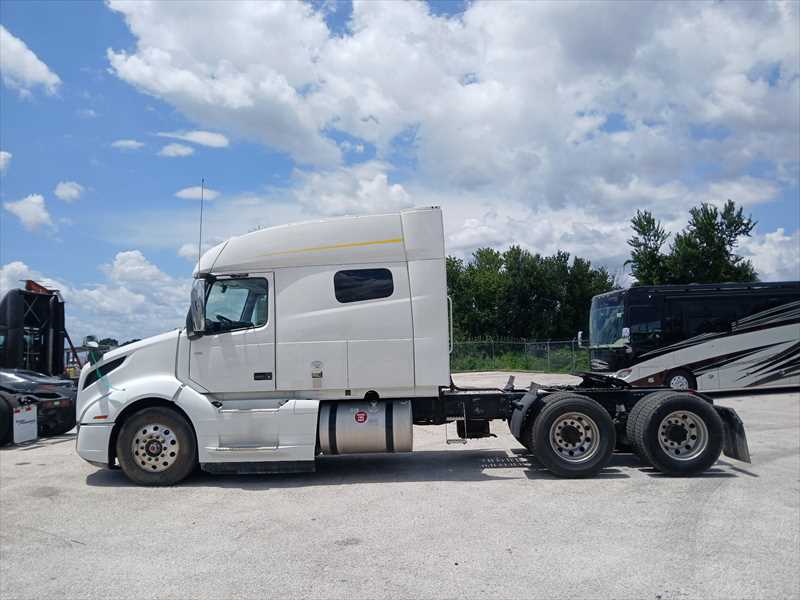 2021 Volvo  VNL64T740