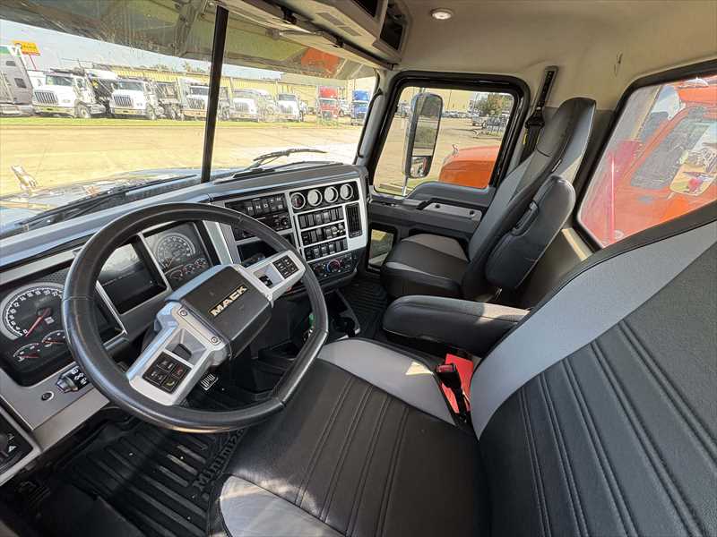 2025 Mack  PI64T