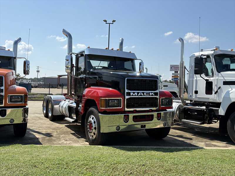 2025 Mack Pinnacle in Jackson, MS — photo 6