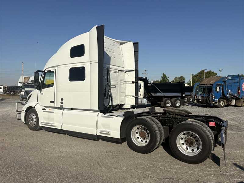 2024 Volvo VNL 860 in Little Rock, AR — photo 3