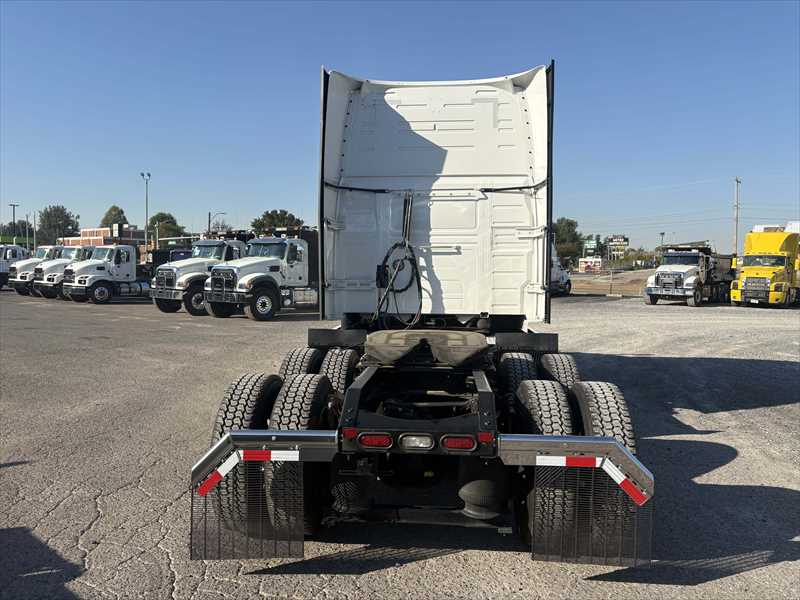 2024 Volvo VNL 860 in Little Rock, AR — photo 4
