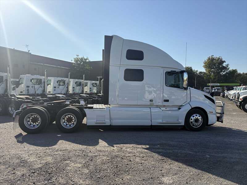 2024 Volvo VNL 860 in Little Rock, AR — photo 6