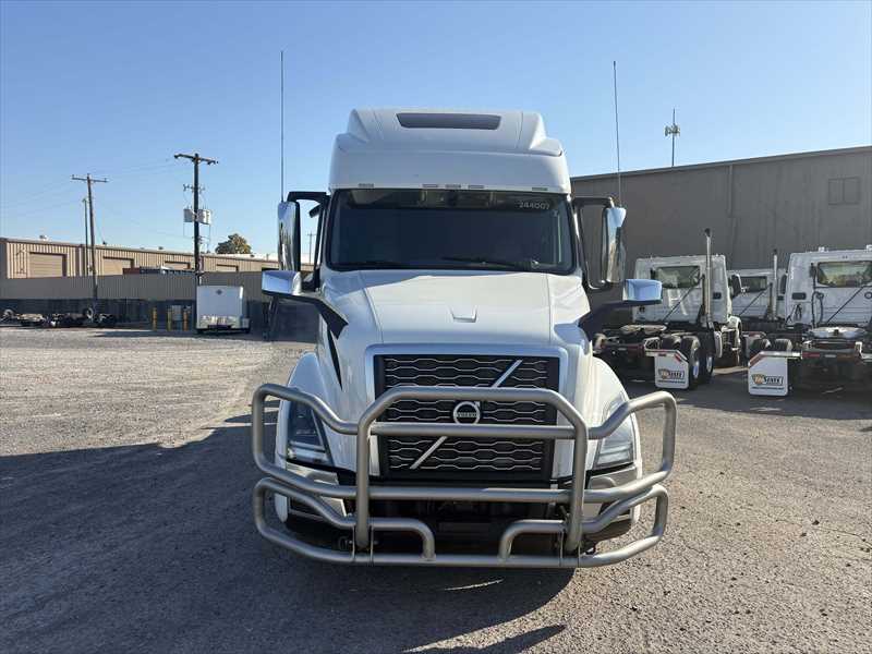 2024 Volvo VNL 860 in Little Rock, AR — photo 8