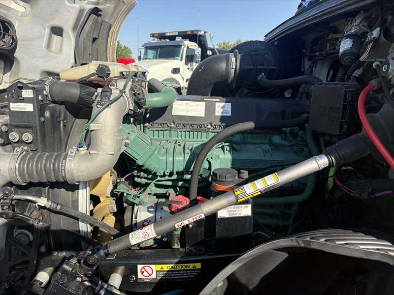 2024 Volvo  VNL64T860