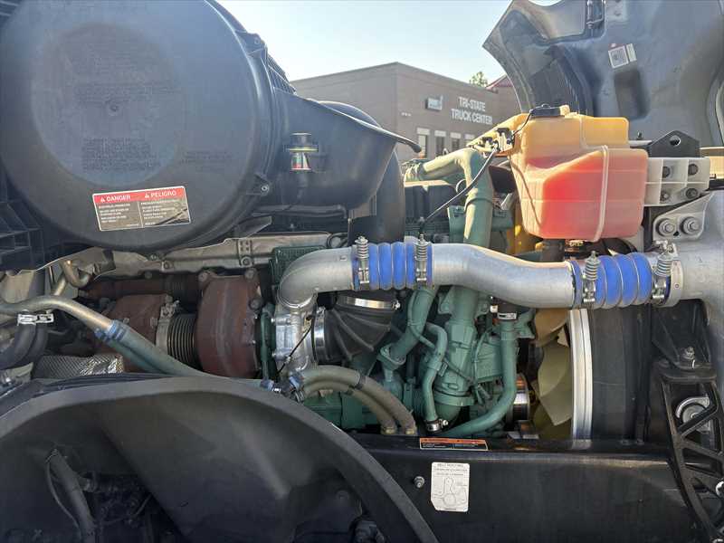 2024 Volvo  VNL64T860